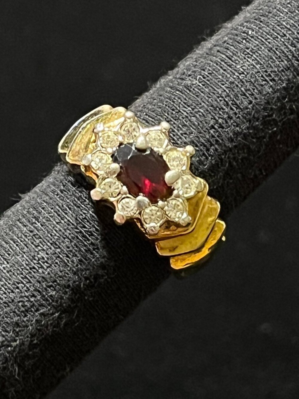 Vintage Costume Jewelry Cocktail Ring Red Stone Retro Chevron Band Sz 6.5-6.75